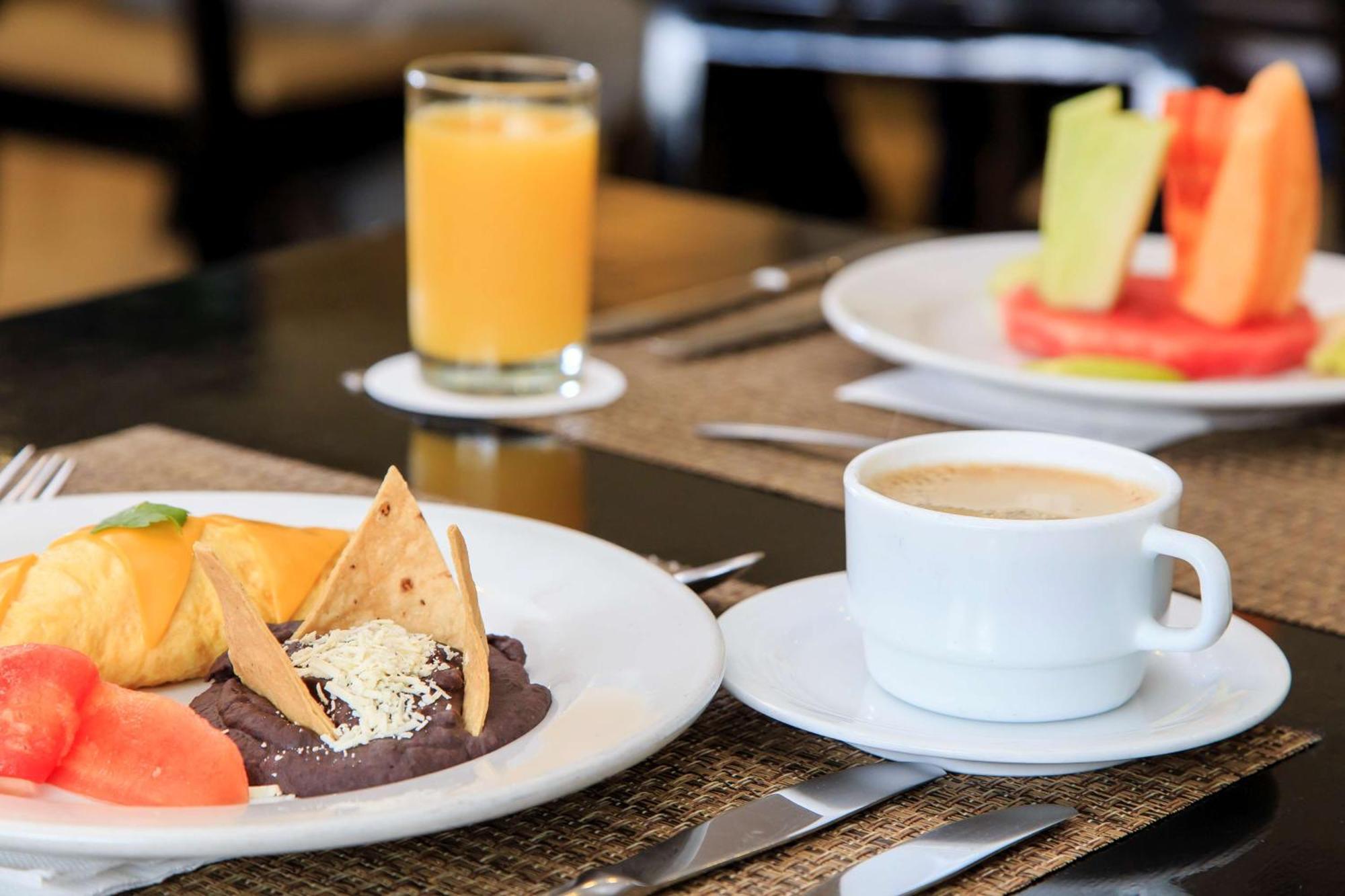 Nh Collection Santiago Casacostanera Hotel Екстериор снимка