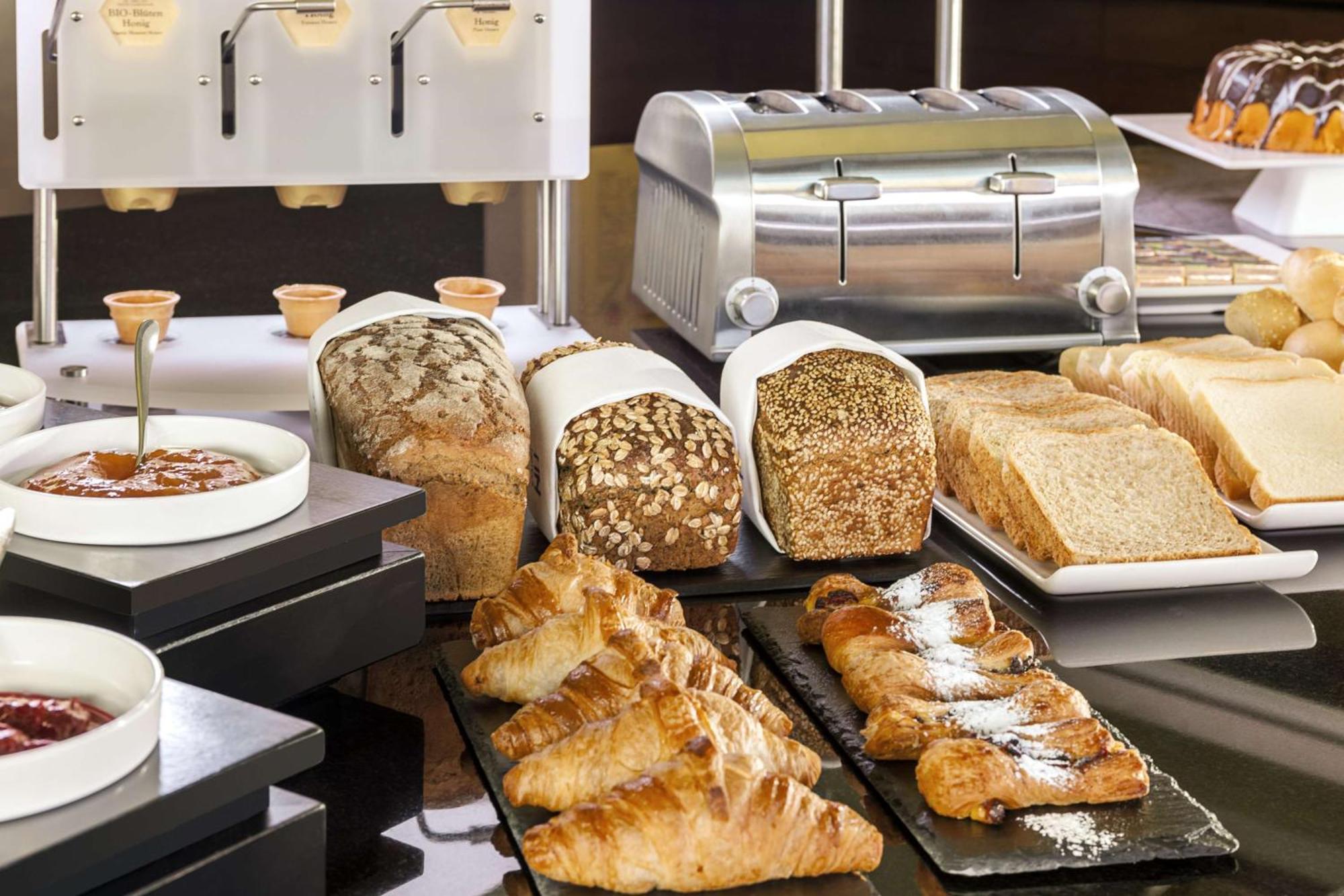 Nh Collection Santiago Casacostanera Hotel Екстериор снимка